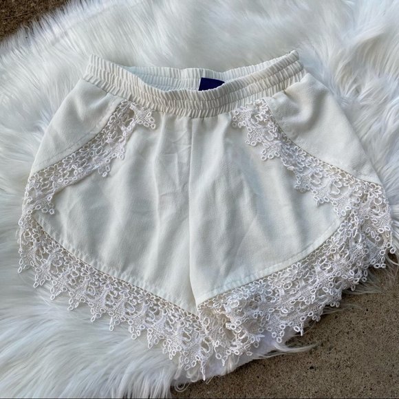 Lucy Love White Cream Crochet Trim Surplice High Waisted Shorts - Picture 3 of 5